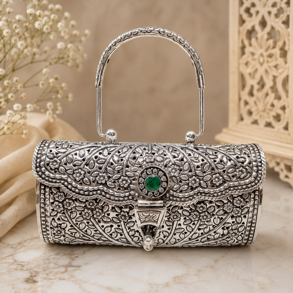 Antique Silver Purse – Plain Floral Clasp, No Loop Handle