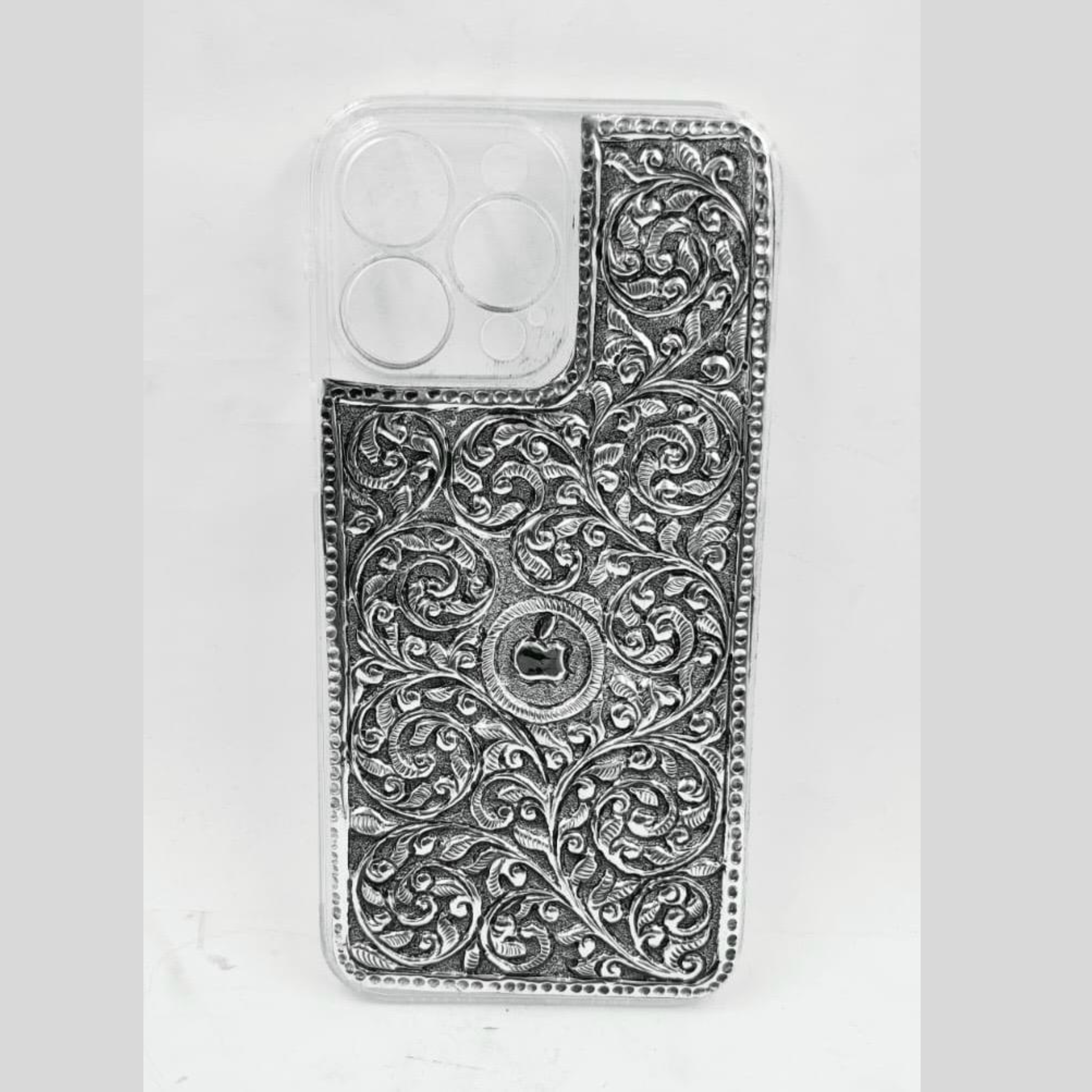 iPhone Pro Max Cover – Dense Scrollvine Pattern with Beaded Border