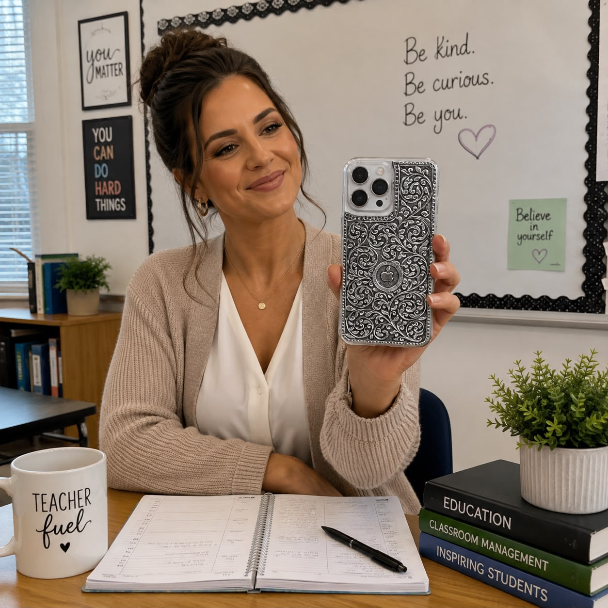 iPhone Pro Max Cover – Dense Scrollvine Pattern with Beaded Border