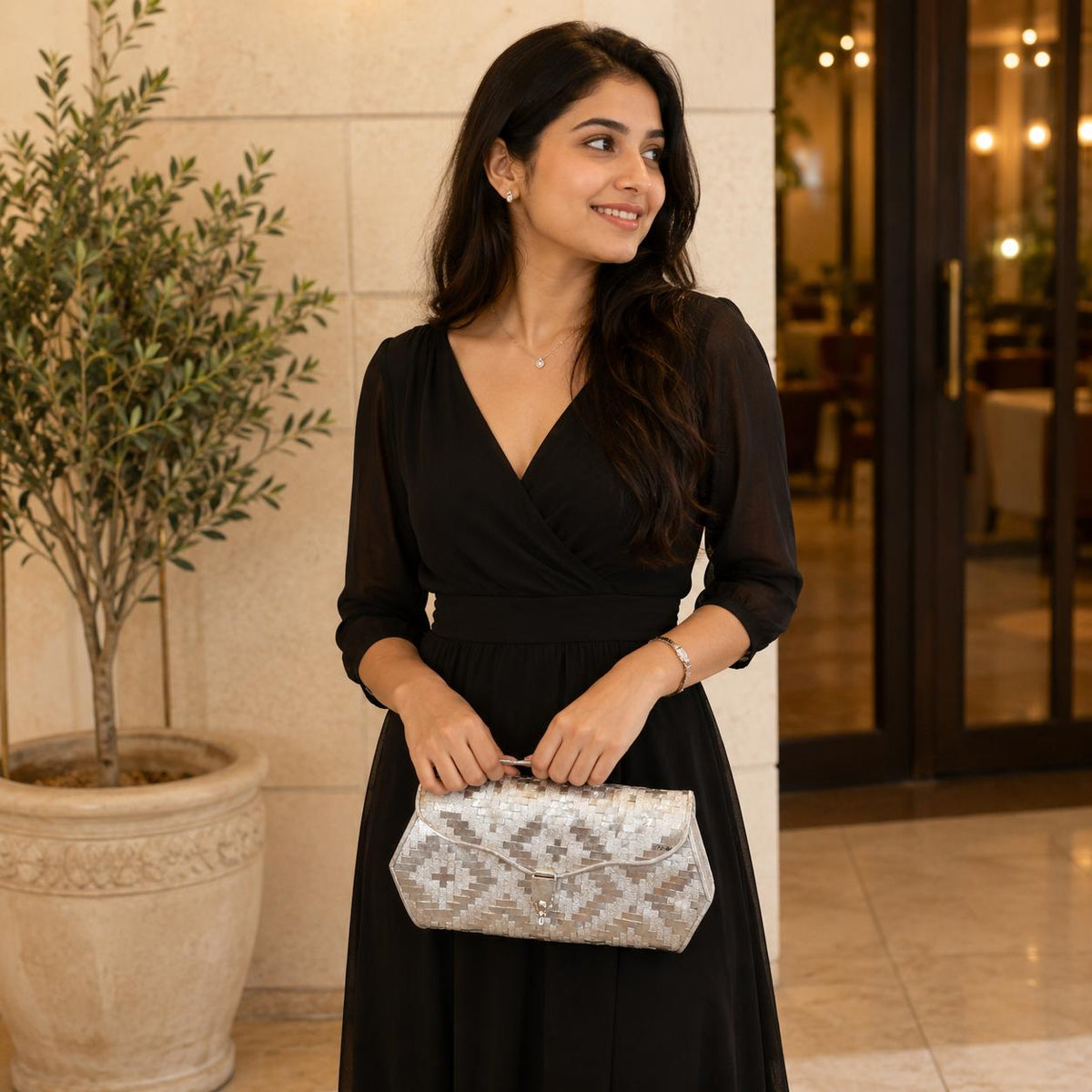 Contemporary Silver Purse – Basket-Weave Texture with Hexagonal Tapered Ends